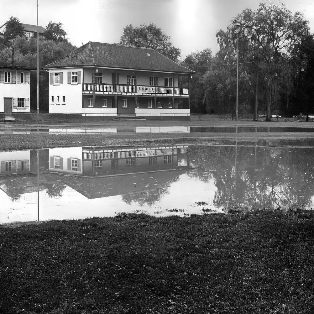 1960: Hochwasser am Sportplatz in den 1960ern (Quelle: Bernd Bader)