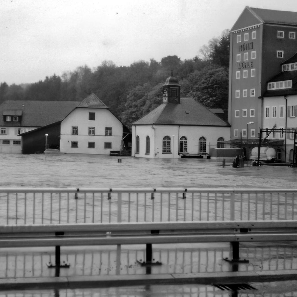 1978: Neckar - Hochwasser. Blick auf E-Werk und Mühle (Quelle: Manfred Knecht)