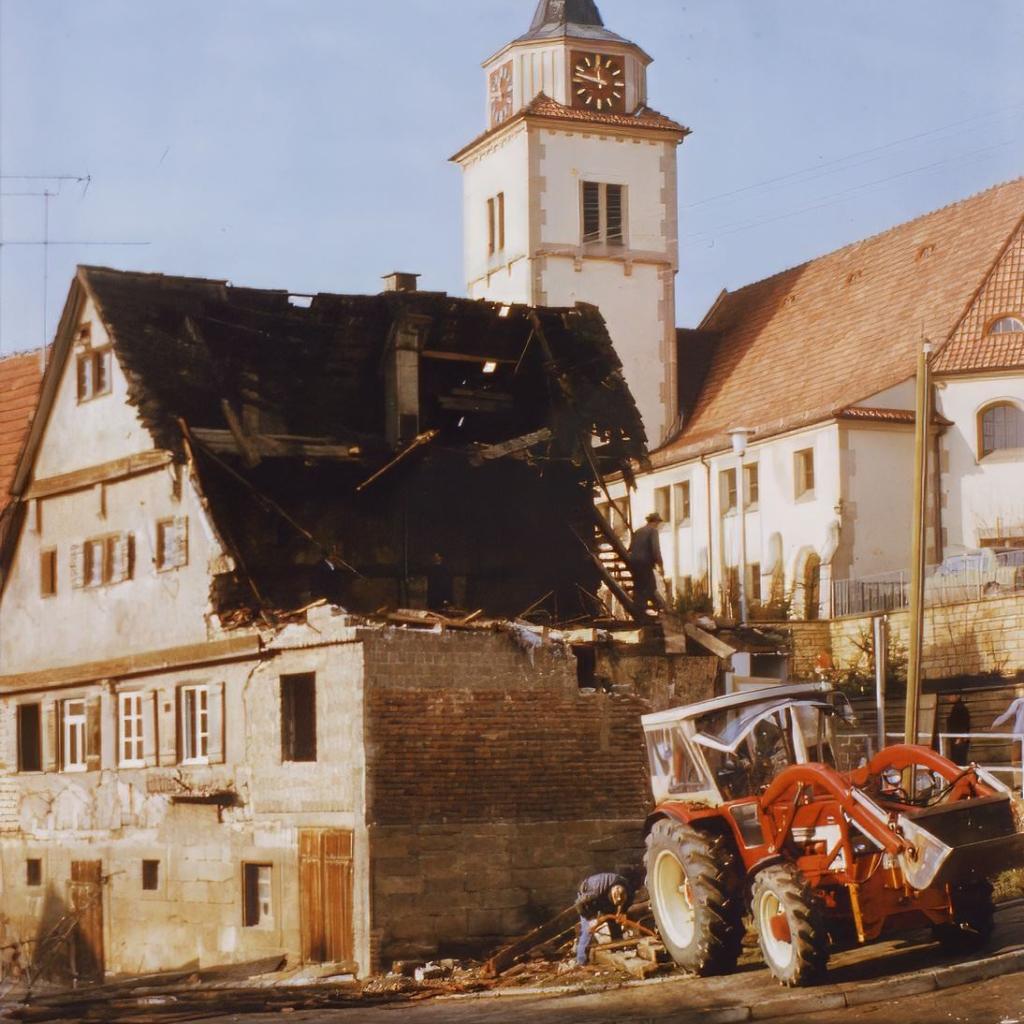 1970: Abriss eines Hauses in der Neckartenzlinger Straße (Quelle: Edmund Kühnel)