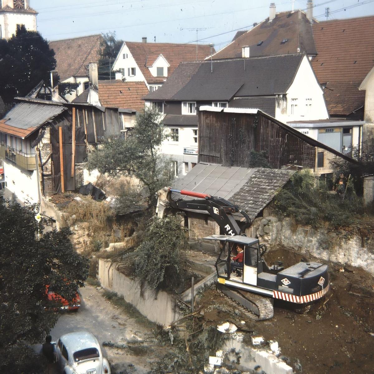 1972: Abbruch der Scheune Jetter, dahinter Gotthilf Haug (Quelle: Manfred Knecht)