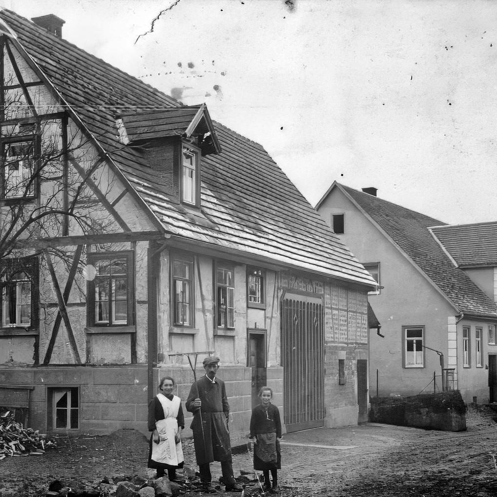 1909: Blick um 1909 auf das Haus der Familie Reiff in der Hofstatt (Quelle: Lore Kimmerle)