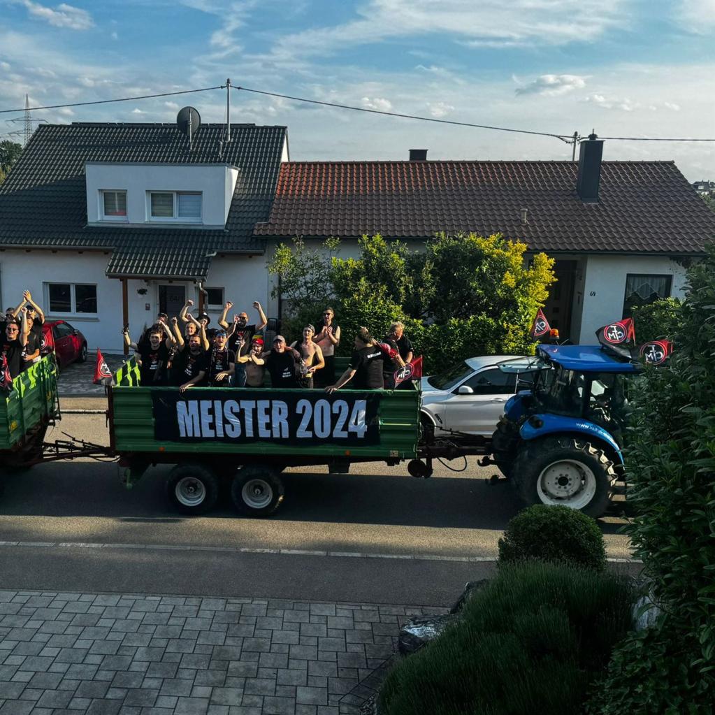 2024: Triumphfahrt durch Mittelstadt - Meisterfeier des FC Mittelstadt für die Saison 2023 / 24 (Quelle: Axel Reißner)