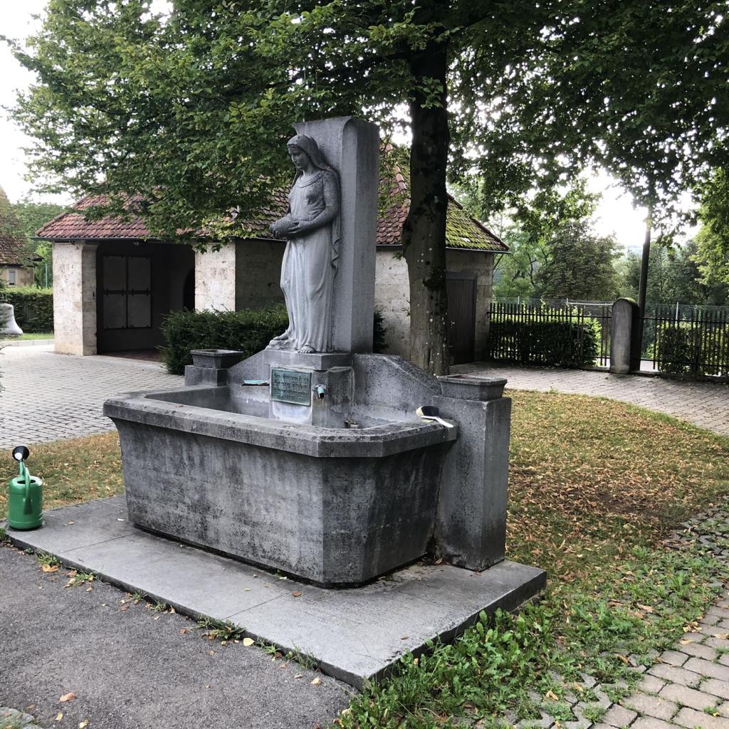 2020: Mittelstädter Brunnen - Brunnen im Friedhof